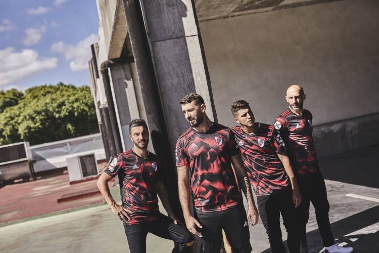 Adidas presenta la tercera camiseta de River Plate