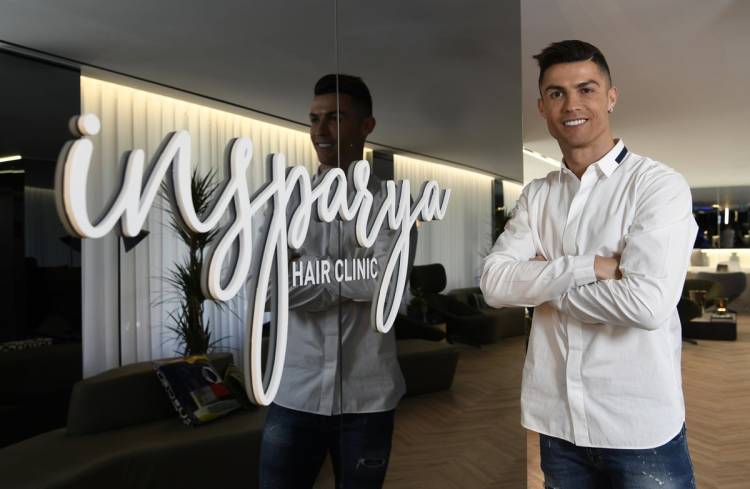 Ronaldo inauguró una Clínica Capilar en Madrid