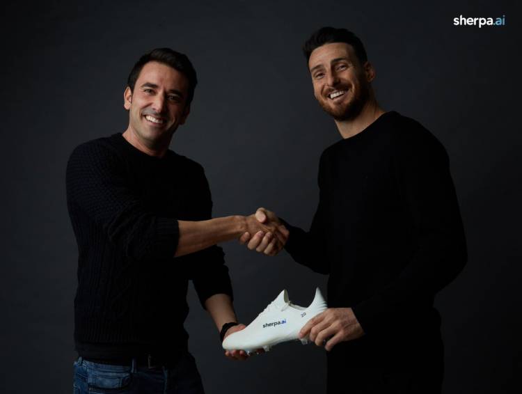 Aduriz llevará el logo de Sherpa.ai en sus botines