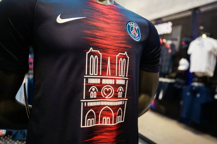 PSG raised 100,000 euros for the commemorative shirt of Notre Dame