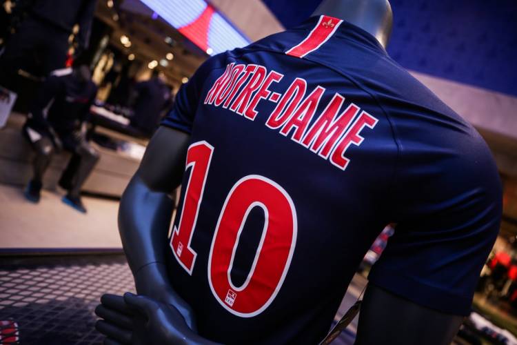 PSG raised 100,000 euros for the commemorative shirt of Notre Dame