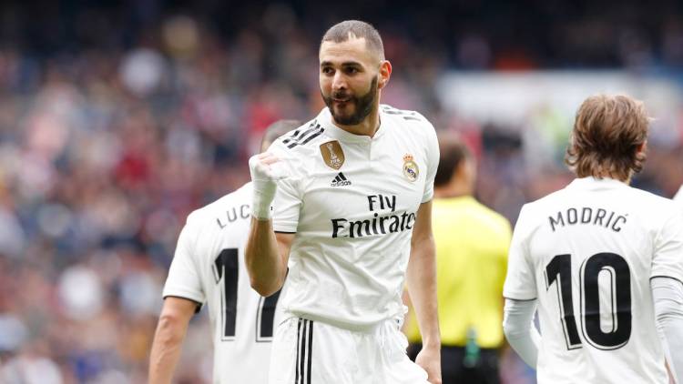 Adidas and Real Madrid are preparing to extend their bond for a millionaire sum