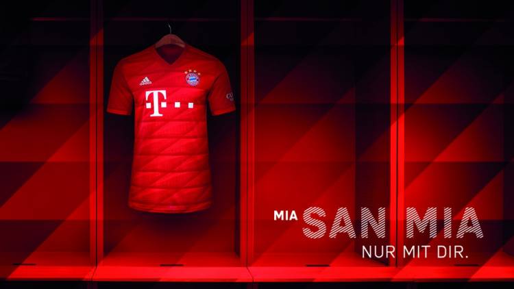 Adidas presents Manchester United and Bayern Munich jerseys