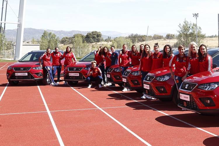 Seat officializes its sponsorship with the Spanish women's soccer team