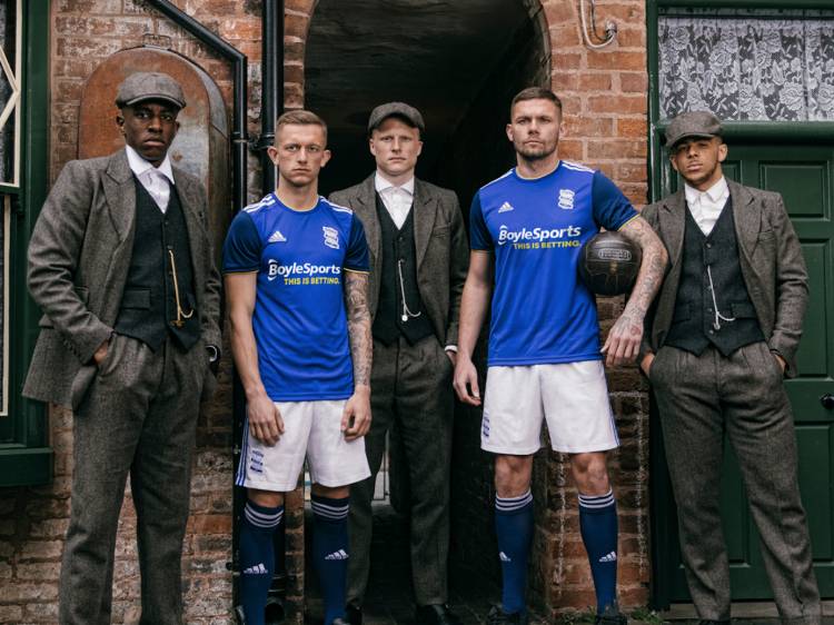 Birmingham City lanza la nueva camiseta al estilo Peaky Blinders