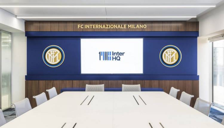 Inter inauguró una nueva sede en el centro de Milán