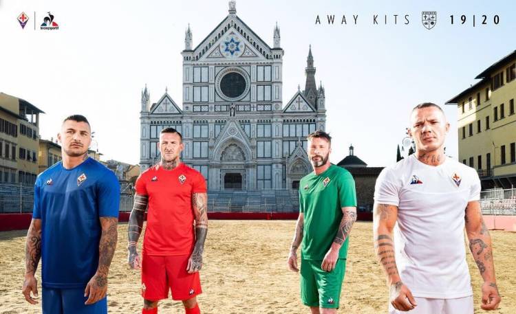 Le Coq Sportif presented the new substitute shirts of Fiorentina