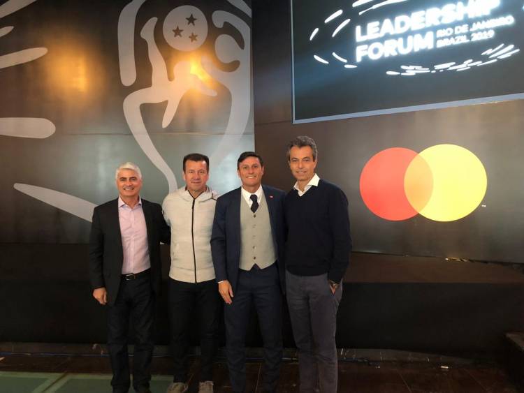 Javier Zanetti y Dunga protagonizaron el Priceless Moment de Mastercard Latinoamérica