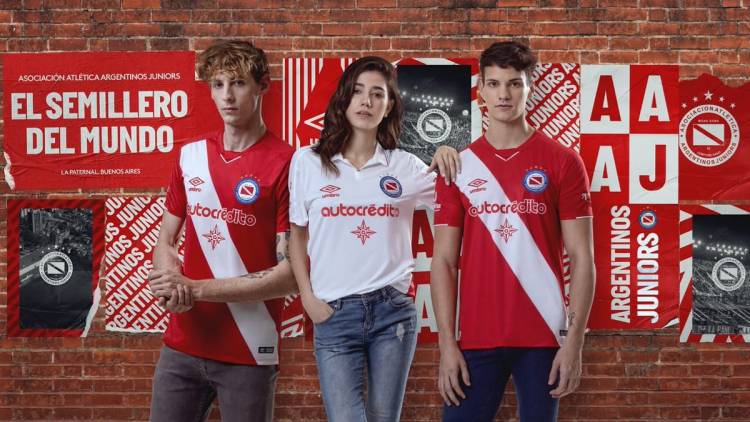 Umbro presentó las nuevas camisetas de Argentinos Juniors 