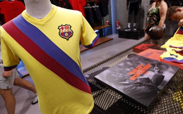 Barcelona lanza una colección en homenaje a Johan Cruyff 