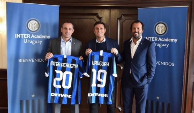 Inter abre su escuela de fútbol en Uruguay