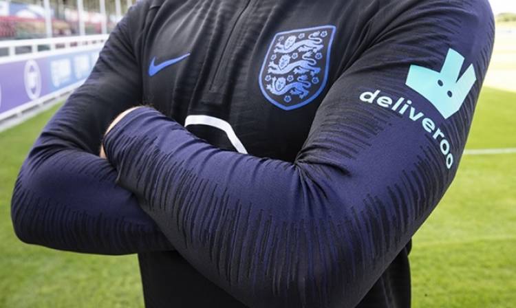 Deliveroo stamps his logo on England's training clothing