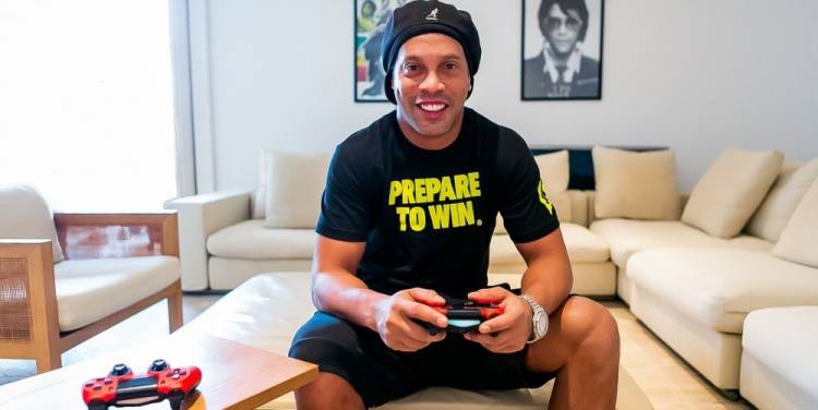 Ronaldinho se suma a la fiebre de los eSports