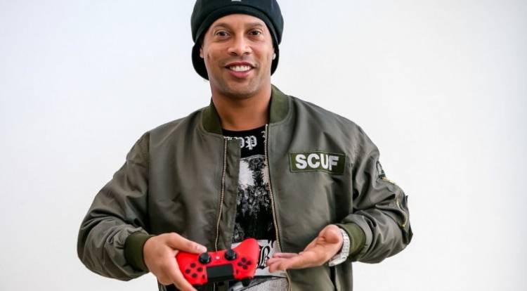 Ronaldinho joins the eSports fever