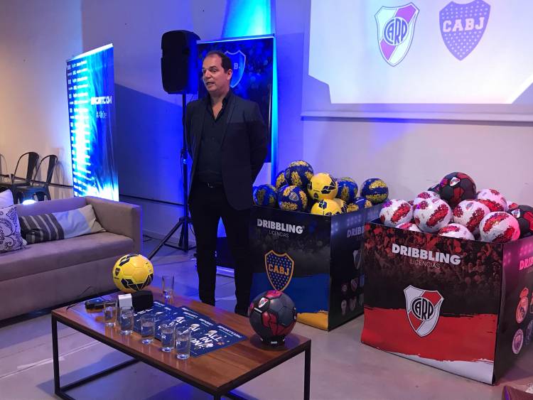 Sportcom renueva licencias con River Plate y Boca Juniors