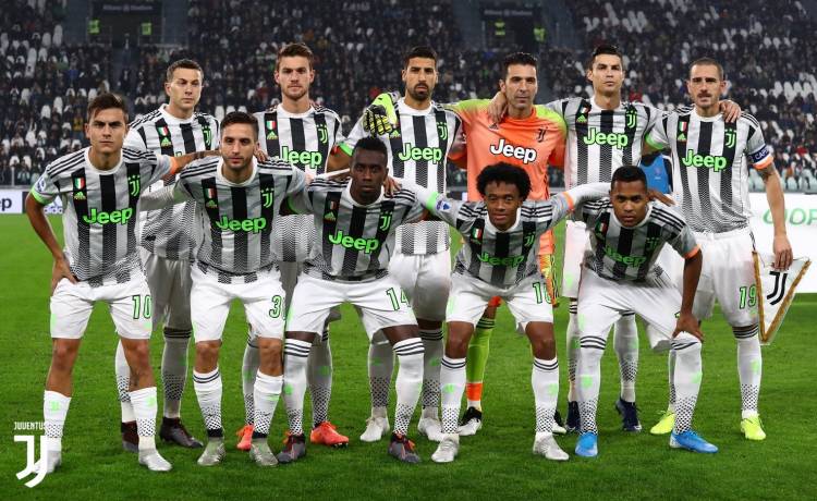 Juventus sorprendió con su indumentaria ante Genoa