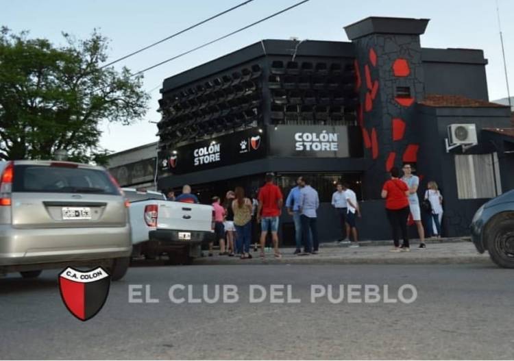 Colón de Santa Fe y Kelme inauguraron la tienda oficial