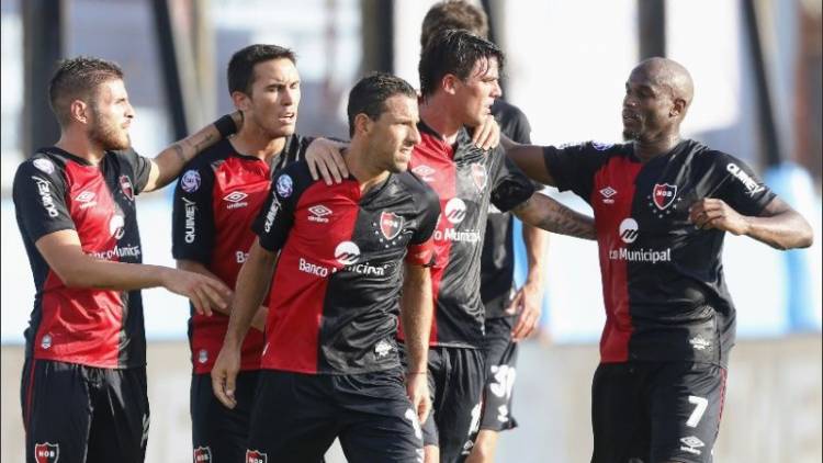 Umbro presentó la nueva camiseta de Newell´s