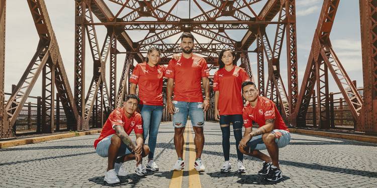 Puma presented the new independent jerseys