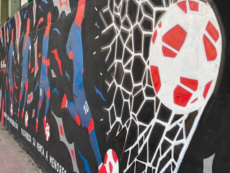 Budweiser homenajea a Messi a través de arte urbano en Peru Beach