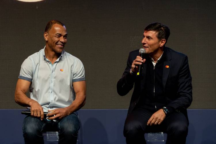 Together with Mastercard, Cafu and Zanetti beat the UEFA Champions League final