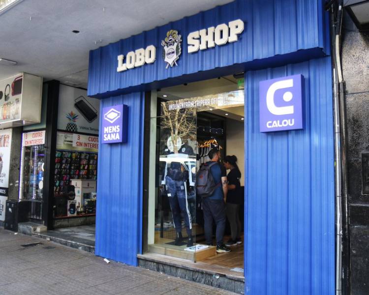 Gimnasia inauguró la primera franquicia su tienda oficial, el Loboshop