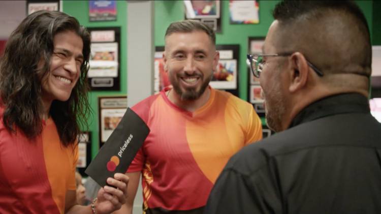 "Let the substitutes enter!", the new Mastercard campaign with Héctor Herrera