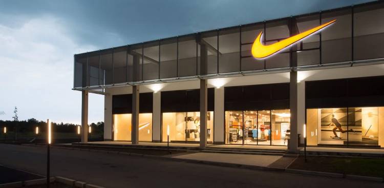 Nike sufre la peor caída en sus acciones en 23 años