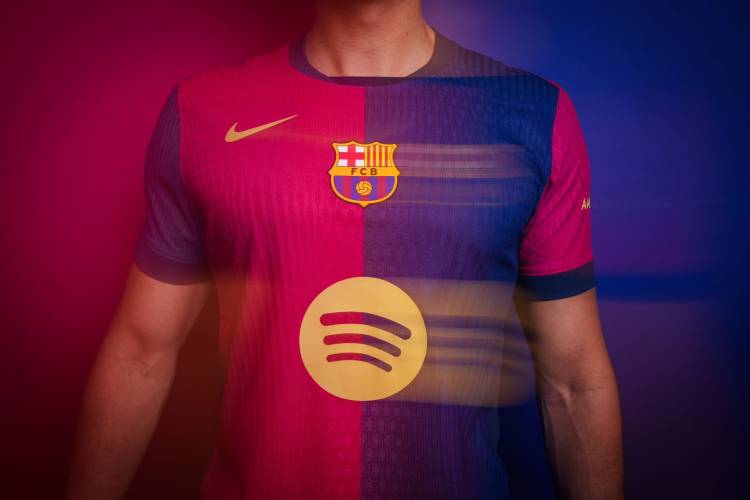 FC Barcelona presentó su camiseta para la temporada 2024/25