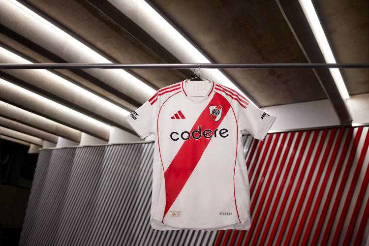 Adidas presentó la nueva camiseta titular de River Plate