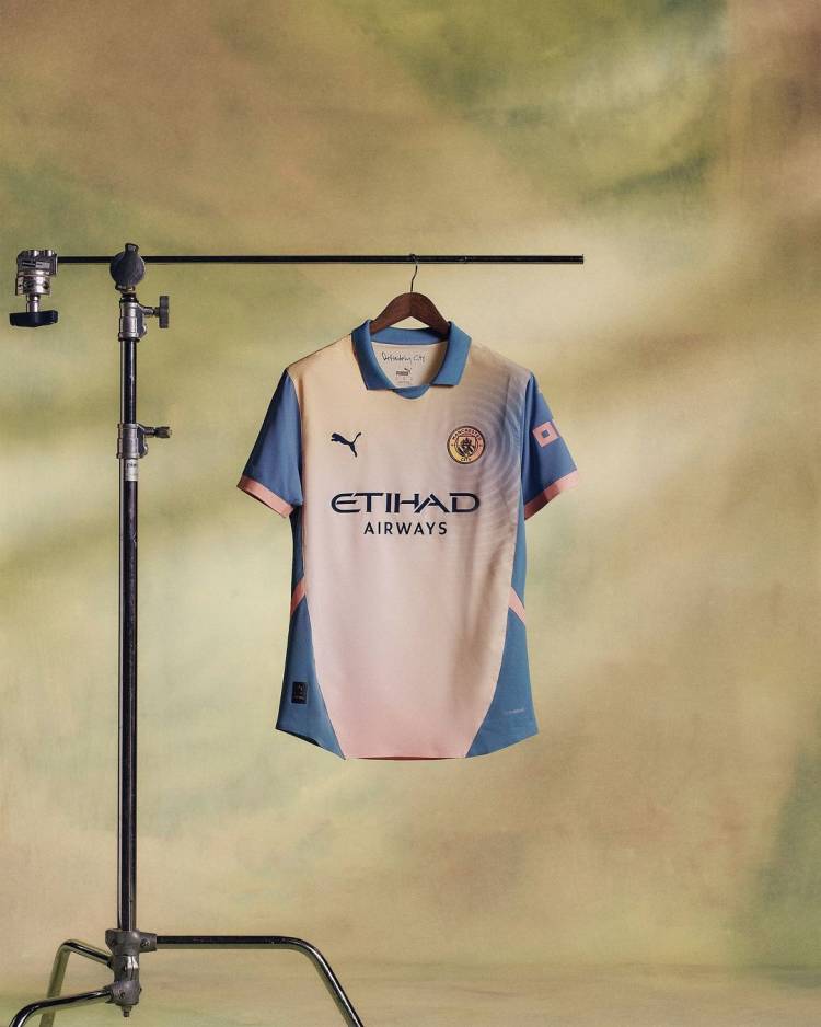 Manchester City le rinde homenaje a Oasis