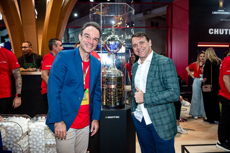 Dejan Petkovic visitó el stand de Mapfre como Leyenda CONMEBOL