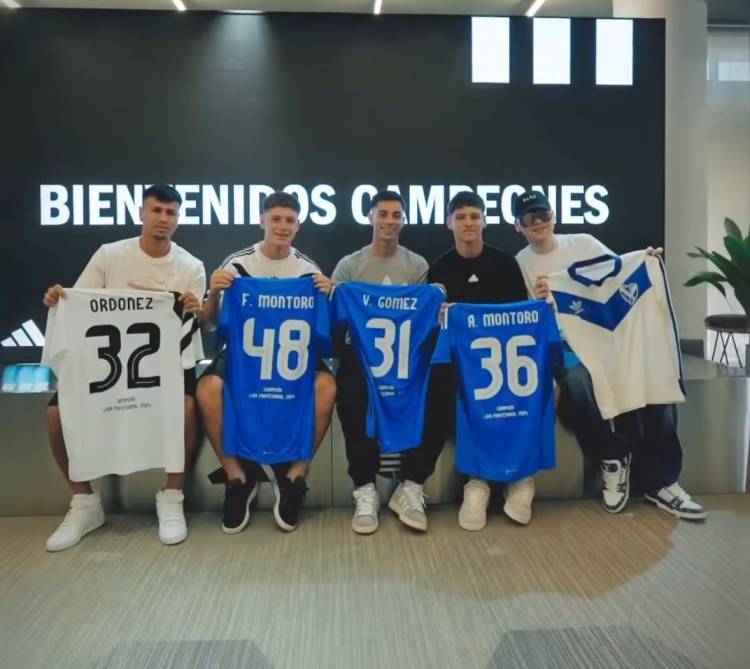 Adidas recibió a los campeones de Vélez junto a Bizarrap