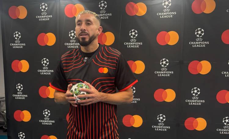 Héctor Herrera participated in Mastercard's Priceless Moment in Mexico