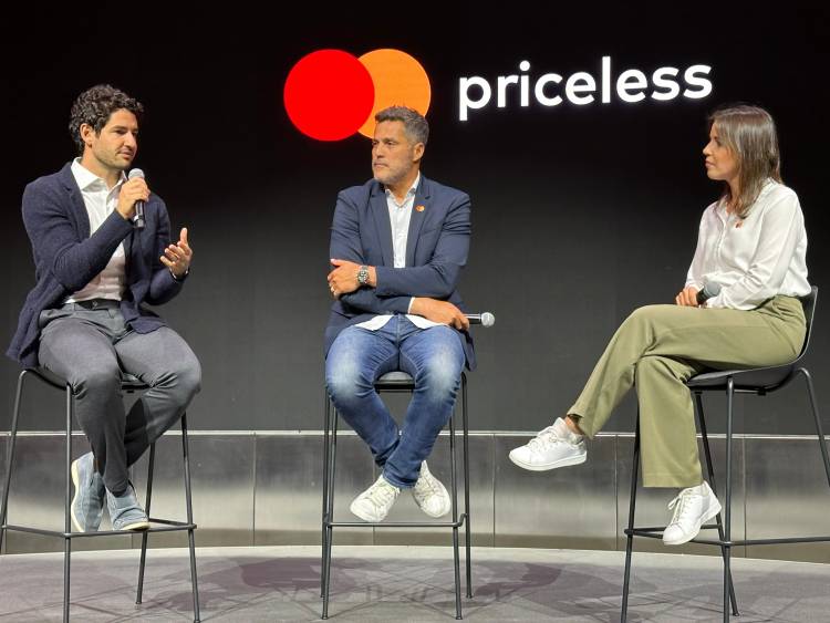 Júlio César and Alexandre Pato bid farewell to Mastercard guests in Munich