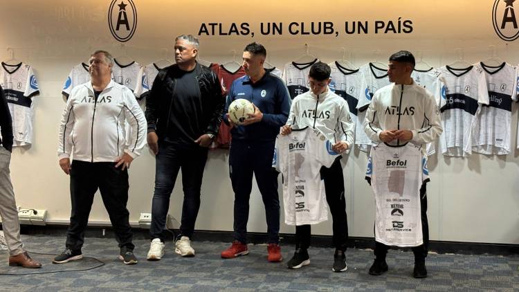 Atlas presentó su nueva camiseta con una campaña única
