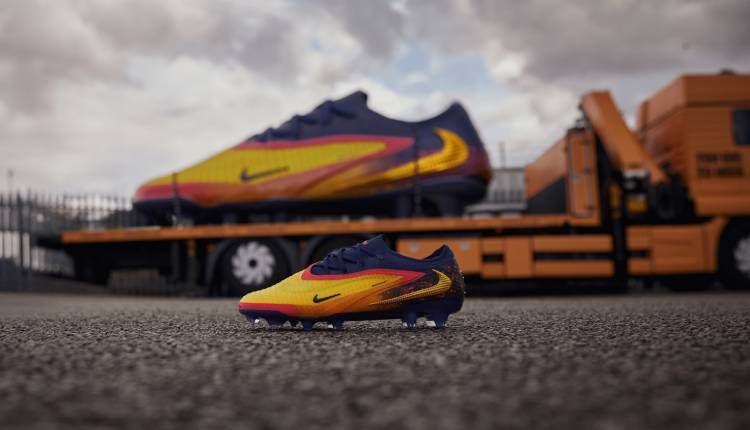 Nike honored Erling Haaland with "the world's largest football boot"