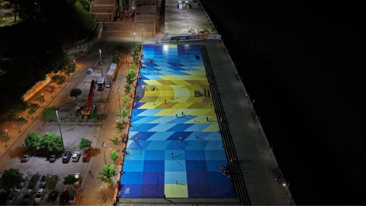 Alba Pinturas conmemora los 3 años del Mundial 2022 con un mural de la bandera argentina