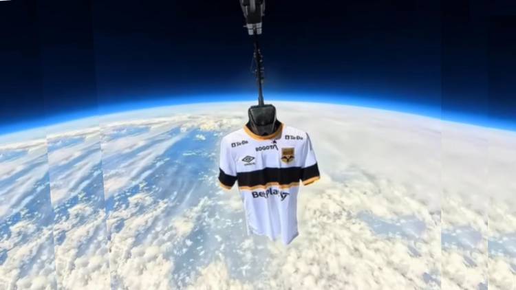 A Colombian team took its jersey to space