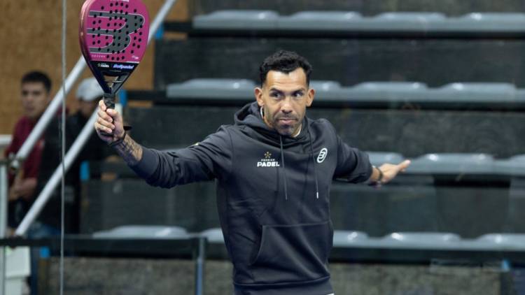 Carlos Tévez opens his first padel club