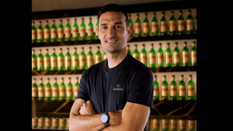 Lionel Scaloni y Roberto Ayala protagonizan la nueva campaña de Gancia