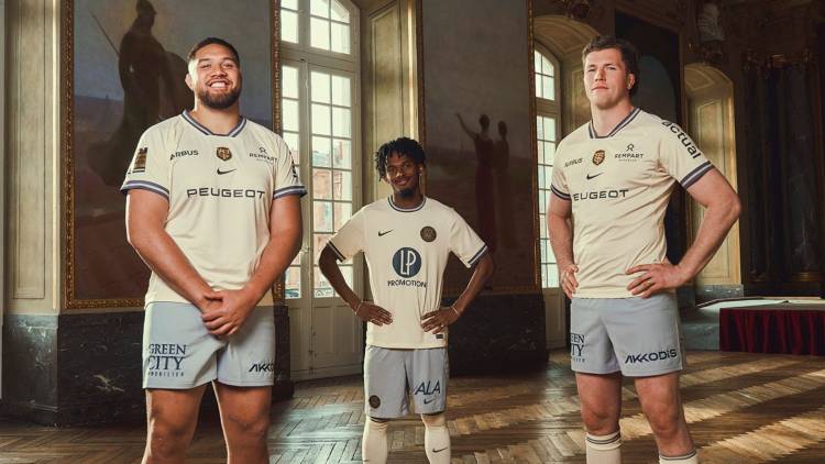 Una camiseta especial une a un club de fútbol con uno de rugby