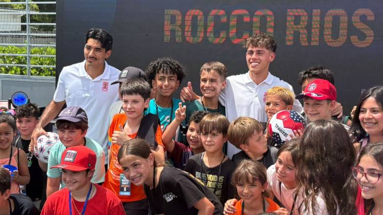 Rocco Ríos y Noah Allen sorprendieron a niños de Miami en la previa de España-Francia