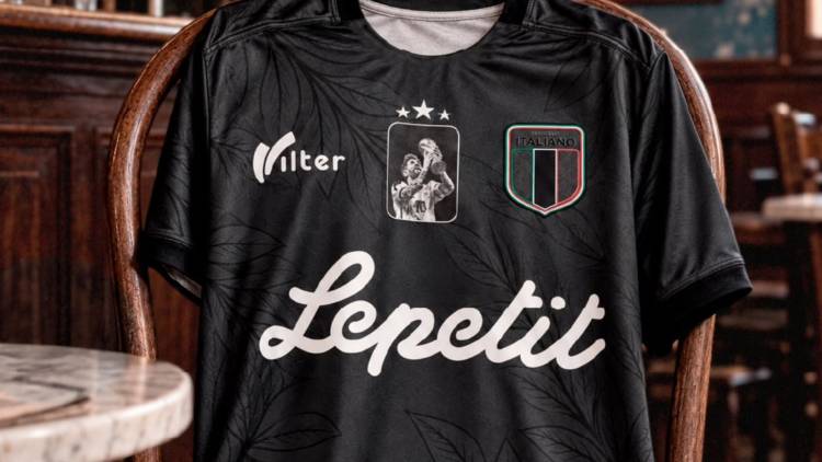Sportivo Italiano presentó una camiseta en homenaje a Messi