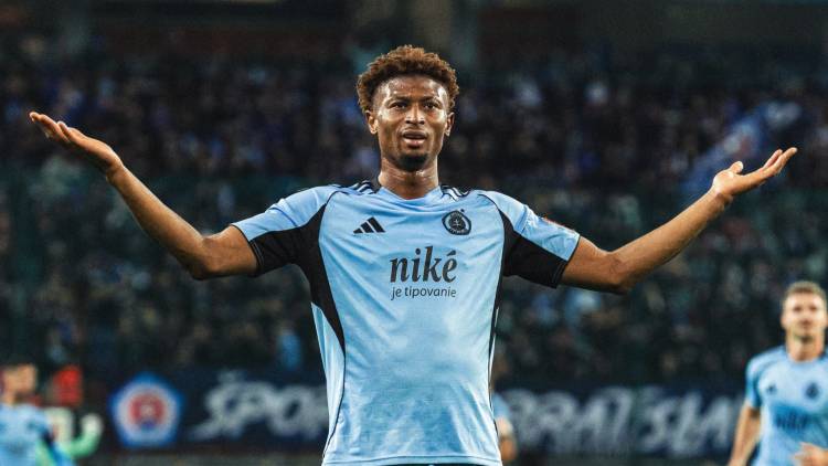 ¿Nike y Adidas en la misma camiseta?