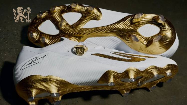 Skechers homenajeó a Harry Kane por la obtención del Balón de Oro